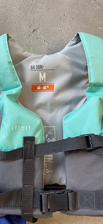 Schwimmwesten: Schwimmwesten 3 Stk Neuwertig  – Gebraucht aus Flums von Limatools 2
