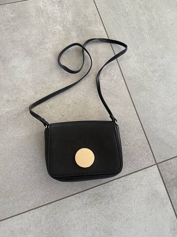 H&M Borse da donna: Schwarze kleine Handtasche – Usato da Zürich venduto da ama_j5cz