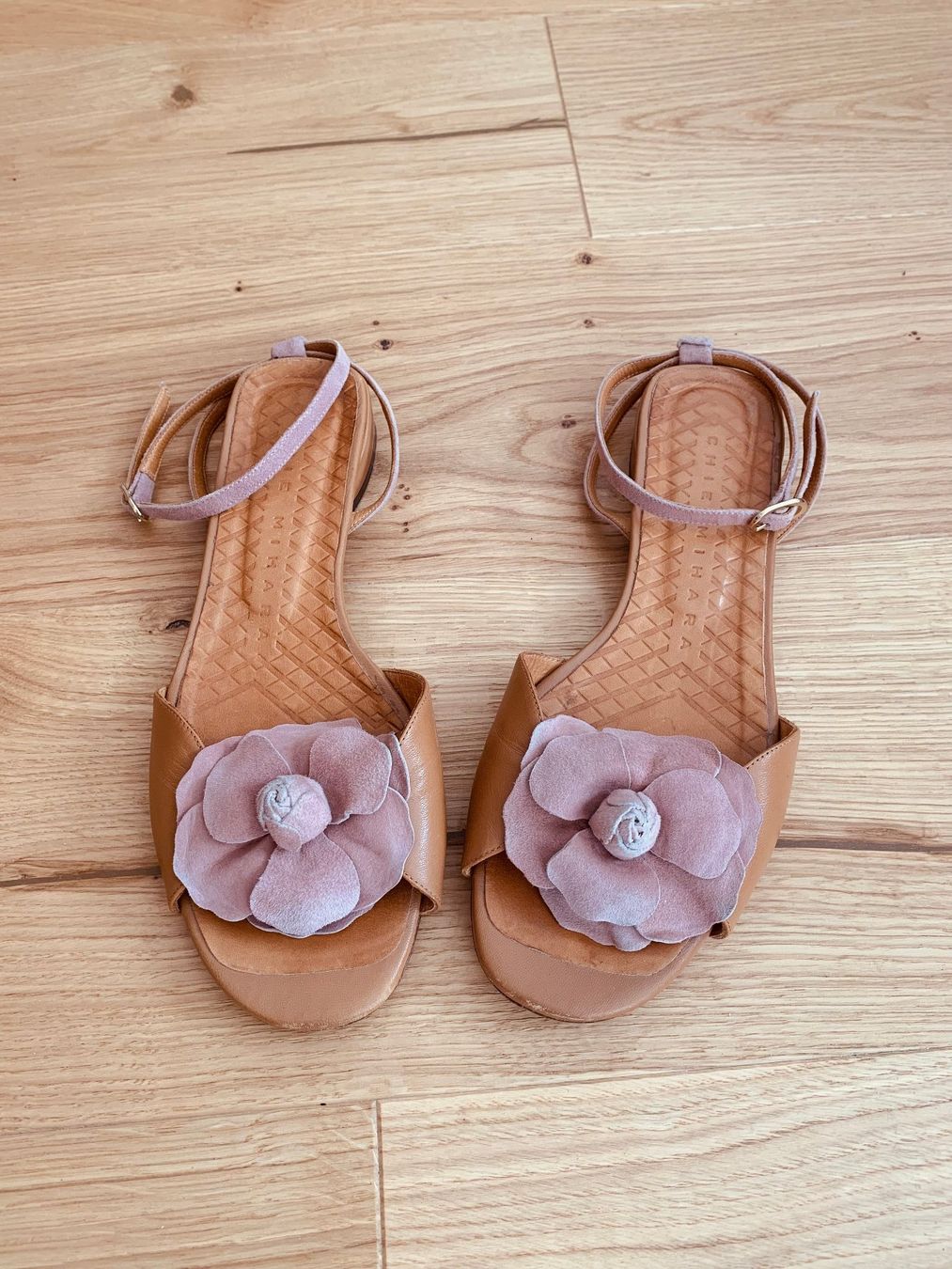 Chie Mihara Scarpe da donna: Chie Mihara Sandale mit Blume Gr. 38.5 – Usato da Thun venduto da Crown7 1