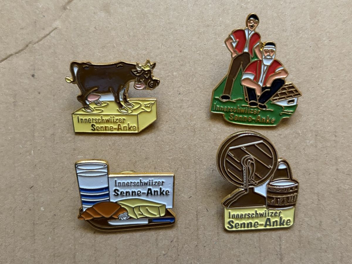 Swiss Plaquettes & Badges: Pin-Set: Innerschwiizer Senne-Anke – D'occasion à Inkwil par RetrOhyeah_Schweiz