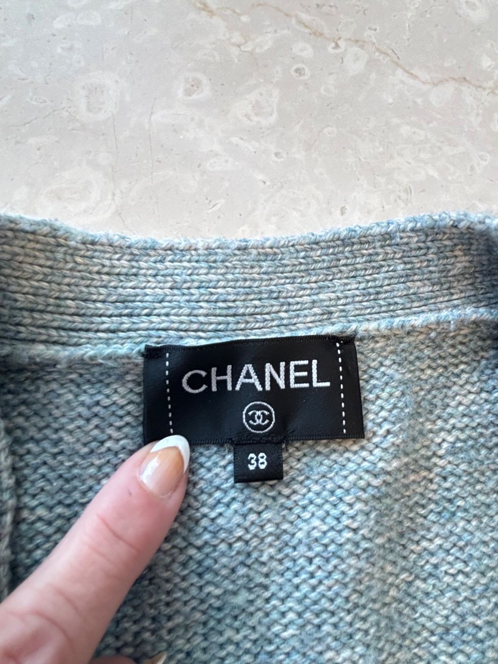 Chanel Giacche: Chanel  Strickjacke Cashmere – Usato da St. Margrethen SG venduto da dijanaO 5