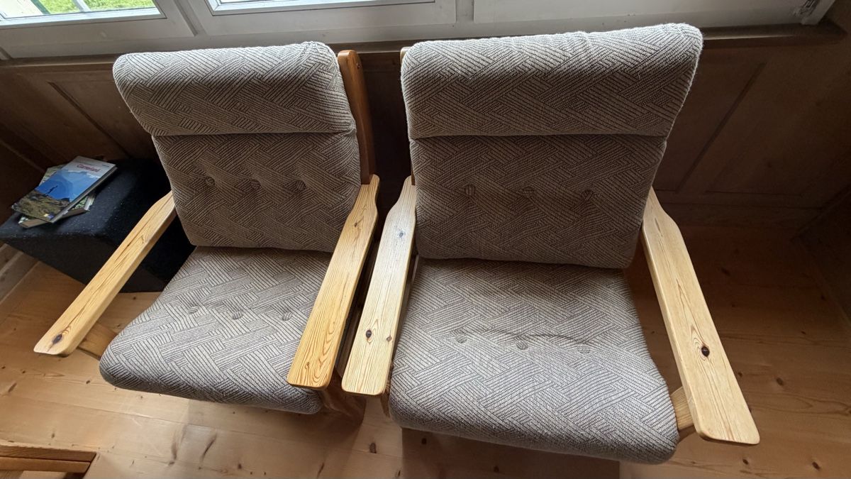 Divani: FERIENHAUSFEELING - SOFA mit 2 SESSELN & TISCHLI – Usato da Nidfurn venduto da cejeisda 4