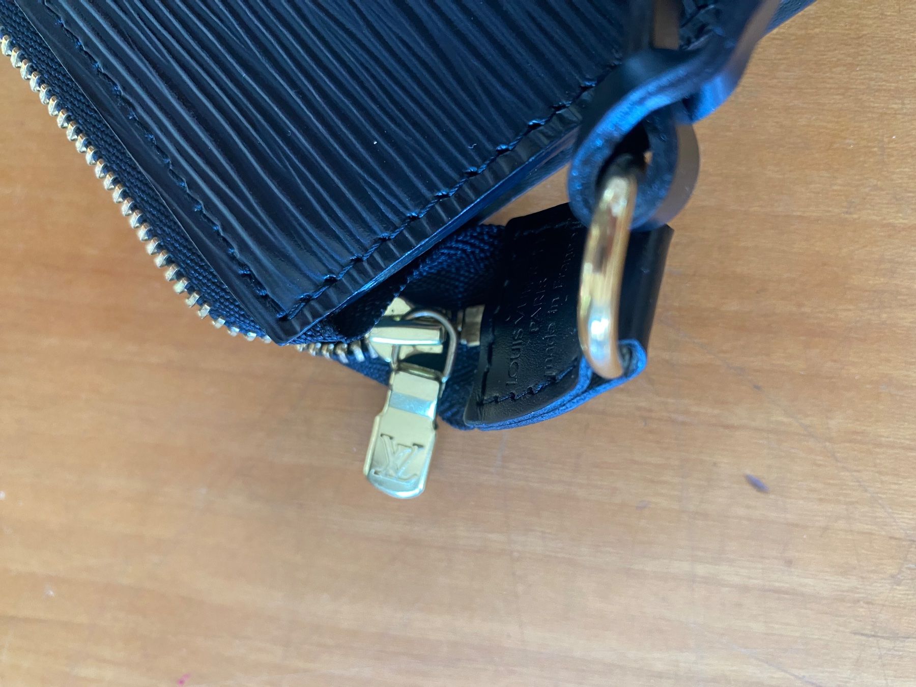 Louis Vuitton Taschen: Original Louis Vuitton Pochette schwarz – Neu (gemäss Beschreibung) aus Matten b. Interl von  5