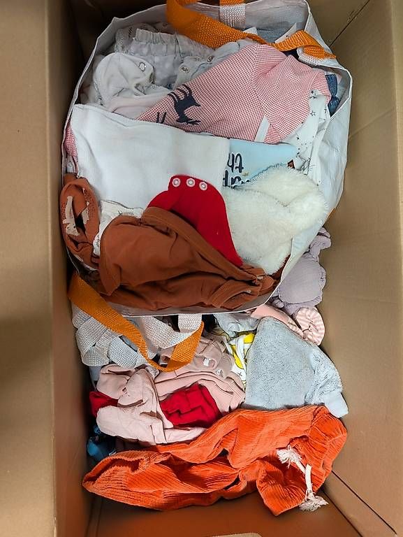 Lotti di vestiti: Kinderkleidung Set 4 Kisten  – Usato da Staad SG venduto da kar_bxs7 3