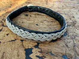 Leder-Armband schwarz, mit geflochtenem Zinnfaden