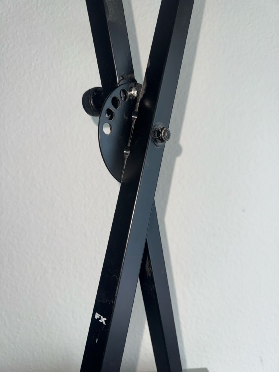 Instrumenten-& Notenständer: Keyboard-Ständer X-Form, höhenverstellbar  – Gebraucht aus Basel von GTB.Fa 1