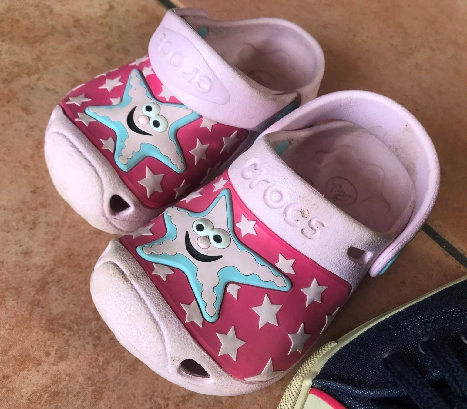 Scarpe per ragazzi: Mädchenschuhe 23, 2 Stk. – Usato da Schmitten FR venduto da FAJost 2