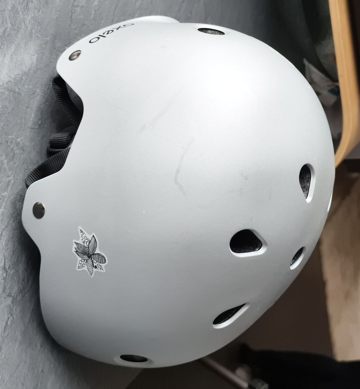 Oxelo Caschi: Oxelo Helmet Grey Size M Used Condition – Usato da Tramelan venduto da Gamoo