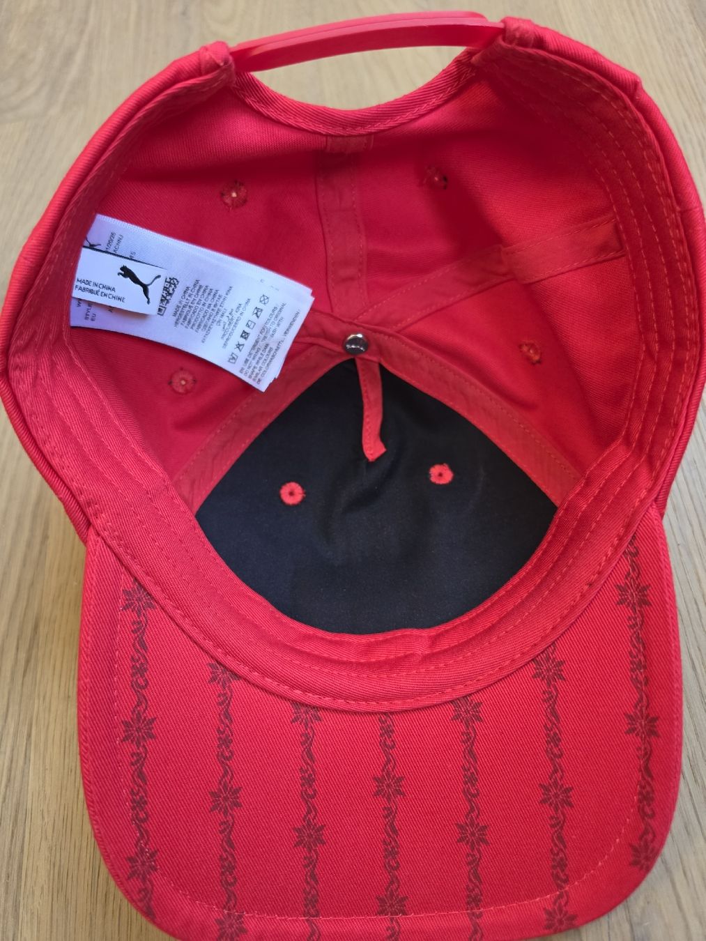 Puma Altro in  Abbigliamento & Accessori: Orginale Rote Puma Cap mit Schweizer Kreuz – Nuovo (secondo la descrizione) da Rikon im Tösstal venduto da dbseller95 1
