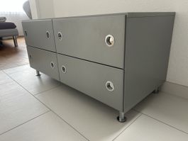 Kommode in Grau mit vier Schubladen guter Zustand