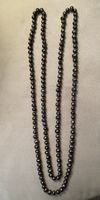 Collier avec perles artificielles.