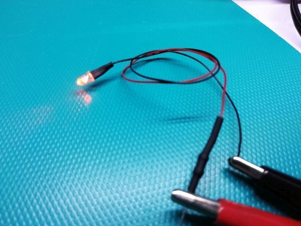 Componenti elettronici: FlackerLED klar/orange 3mm 12V verkabelt – Nuovo (secondo la descrizione) da Luzern venduto da Salefactory 2