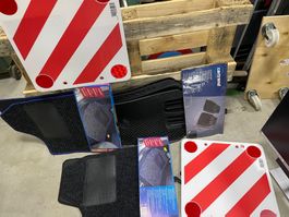 Lot: Autoteppiche, Signale Überhang, Fussmatten, etc. NEU