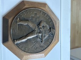 Wandplakette JSSO Bienne 1952 Bronze auf Holz montiert(I35)