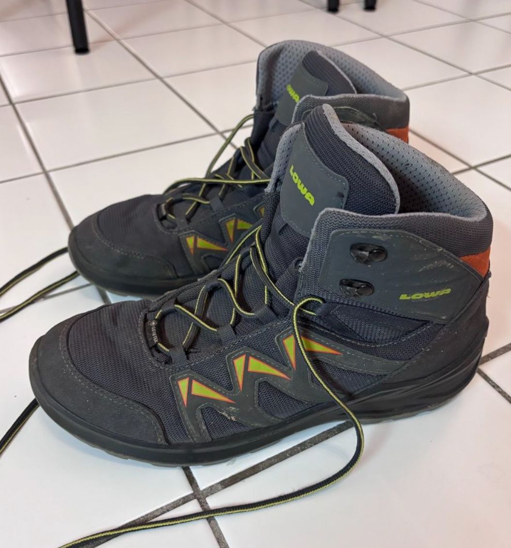 Lowa Chaussures garçon: Trekkingschuhe Lowa 41 – D'occasion à Horw par rexusto 1