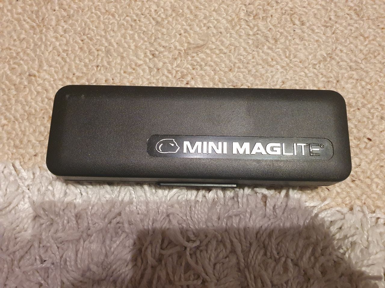 Lampade: Ancienne mini maglite rouge – Usato da Bernex venduto da Mardone