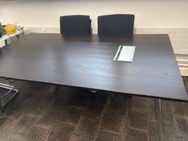 Tisch und 6 Stühle