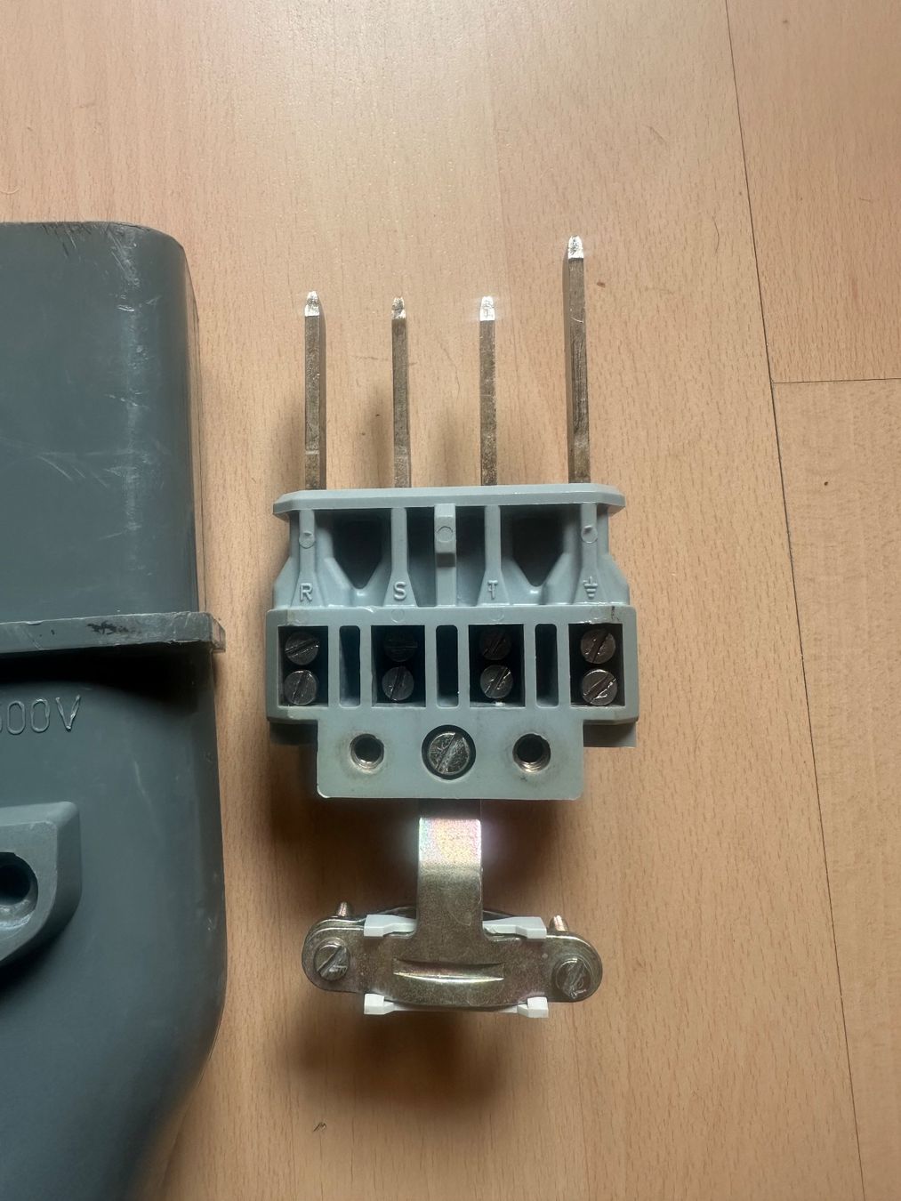 Spine: Stecker J 40 4 Polig CMC – Usato da Huttwil venduto da Bolpa 1