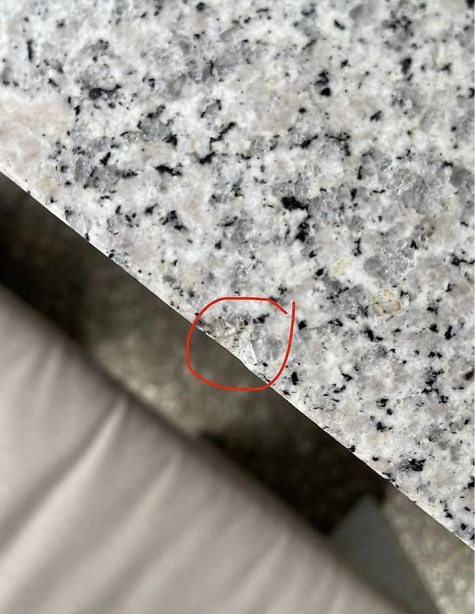 Tische: Morcote Granittisch mit Sitzbank – Gebraucht aus Märwil von rem_n6nq 1