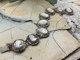 Antikes Armband mit Kameen auf Abalonemuschel