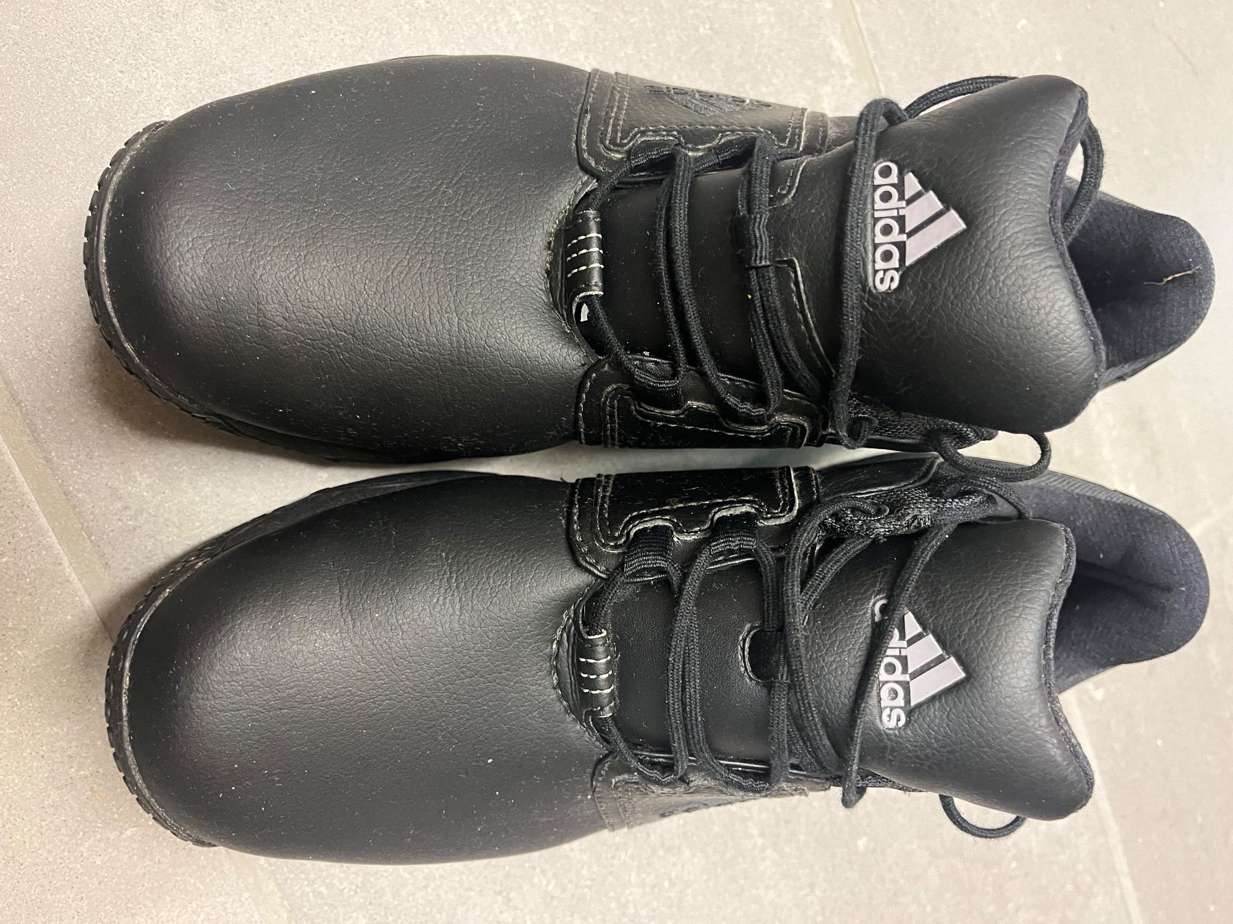 Adidas Scarpe da uomo: Adidas Golf Schuhe Leder 44,5 – Usato da Neerach venduto da fuz_8d7l