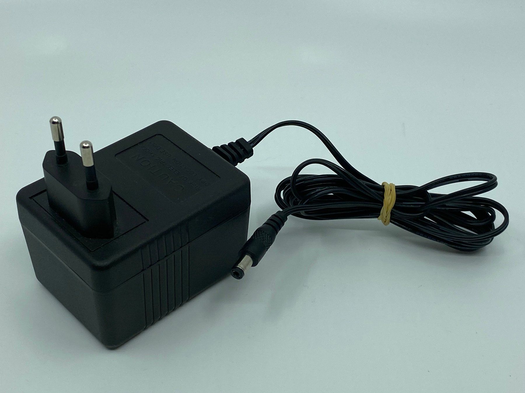 Ladegeräte: OEM Universal Netzteil 12V, 1A - Modell AD-121AB – Gebraucht aus Langwiesen von Restposten-24 2