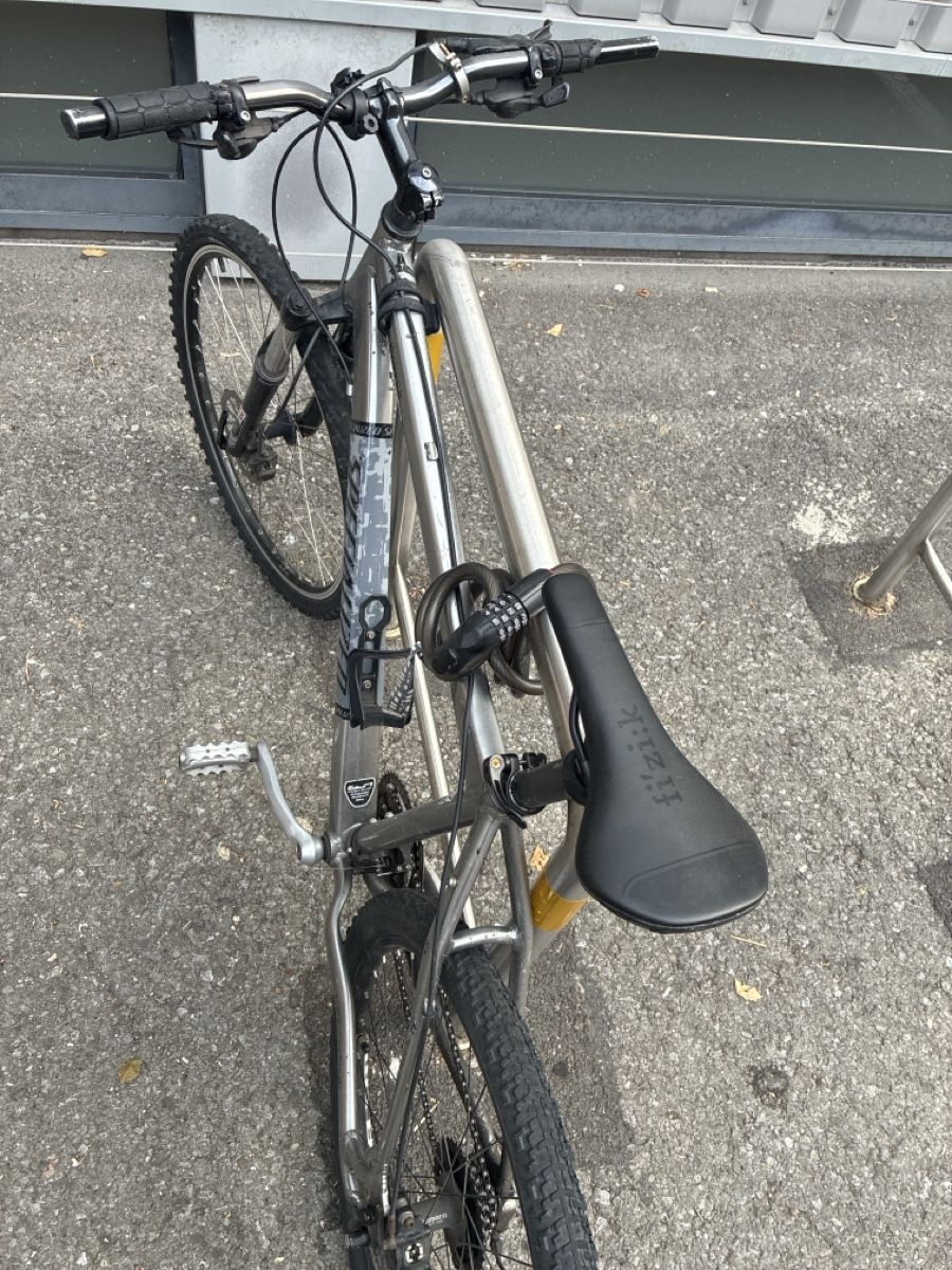 Specialized Velos: Vélo à donner en l état – Defekt aus Lausanne von Gygajoh 1