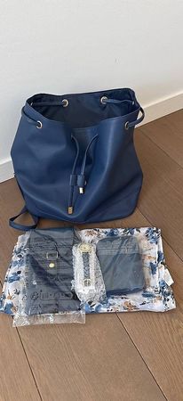 Rucksack Damen blau mit Accessoires neuwertiger Zustand