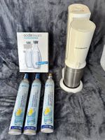 SodaStream Crystal 2.0, mit 3 Gasflaschen und Glaskaraffen.