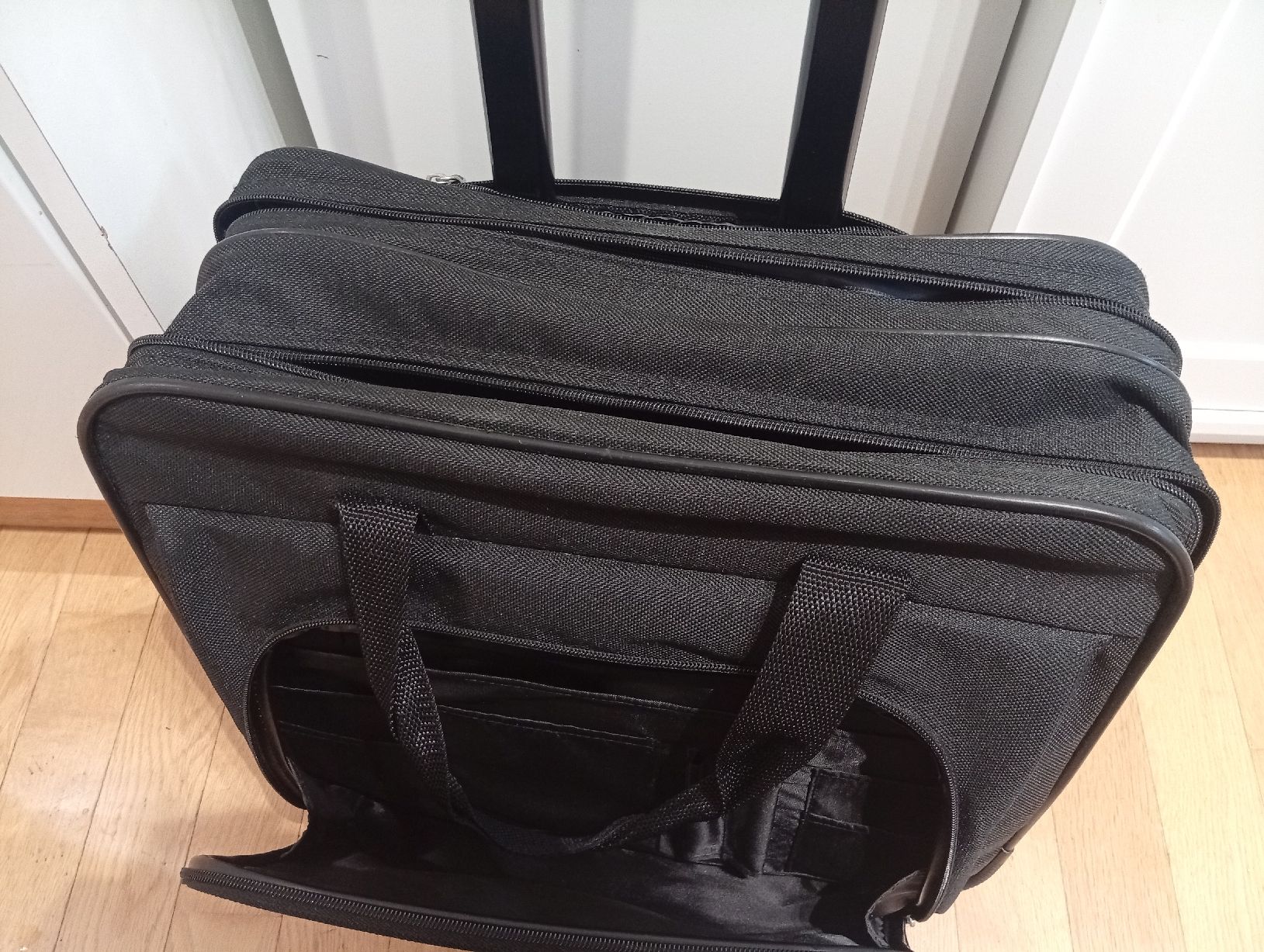 Targus Borse: Targus Laptop-Rolltasche – Usato da Zürich venduto da sap_8j5f 2