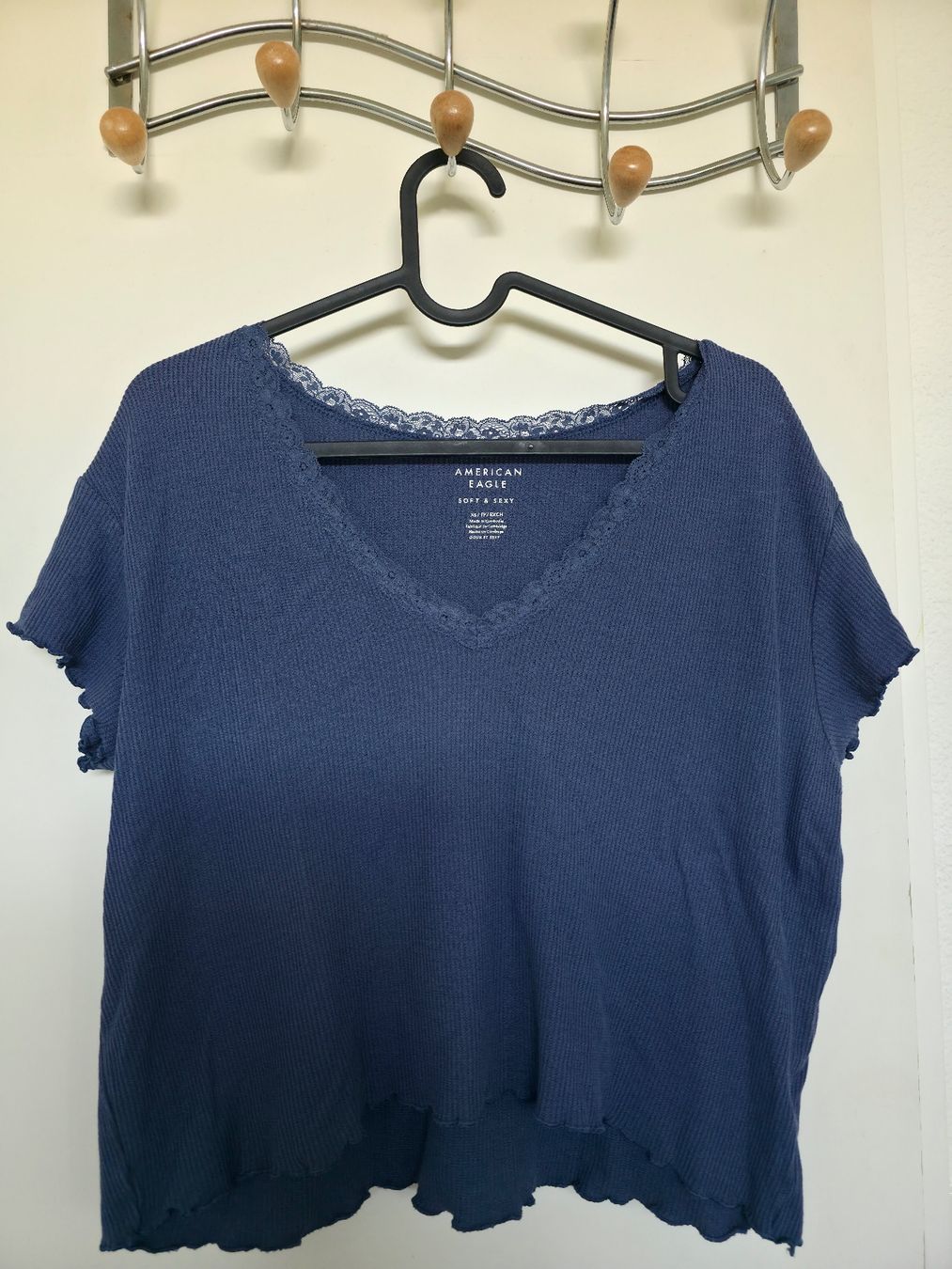 Top: Flowy Soft American Eagle Top – Usato da Hombrechtikon venduto da moonwaterqueen