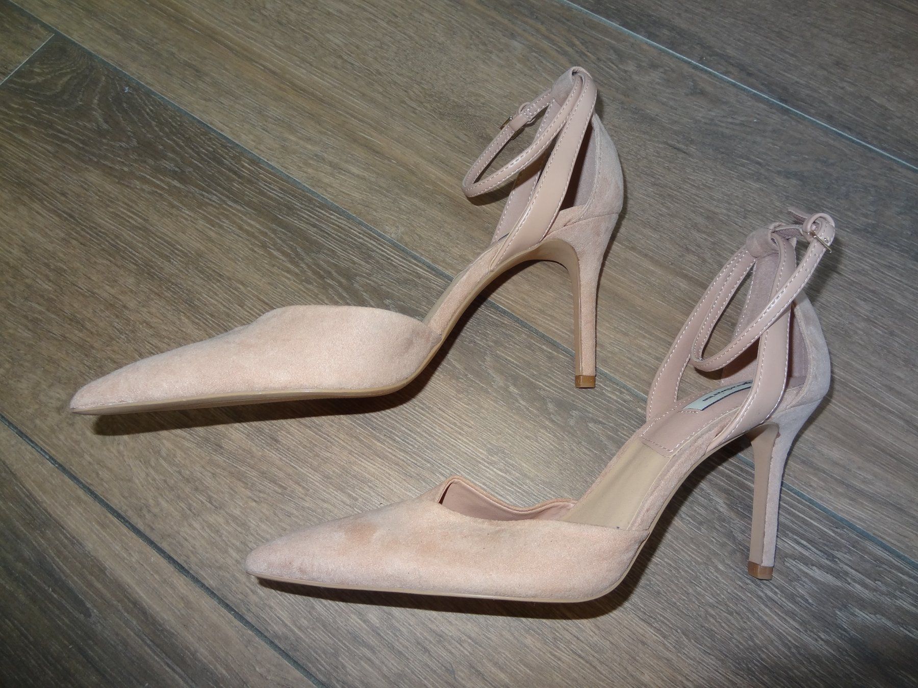 Stradivarius Chaussures femmes: Escarpins Stradivarius talons 7cm taille 39 – Neuf (Voir description) à Satigny par salvatore73 3