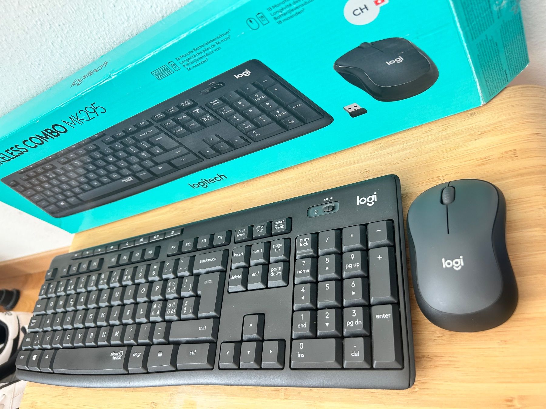 Logitech Tastiere: Logitech MK295 Silent Wireless Combo Tastatur und Maus – Usato da Biel/Bienne venduto da ste_8vdy 1