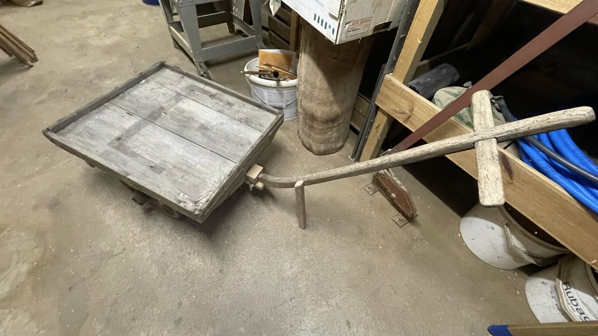 Carriole: Alter Handwagen Holz – Usato da Wolfwil venduto da Pidtni 2