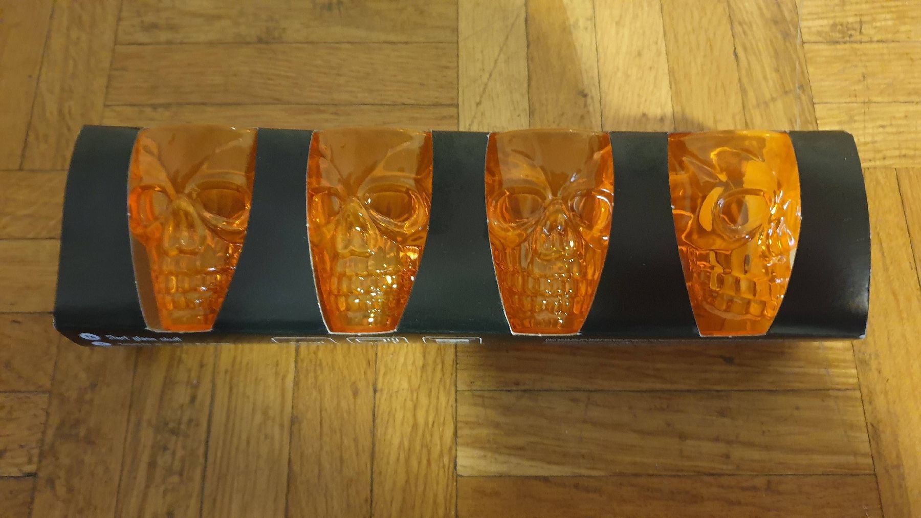 Set di piatti: Totenkopf Schnapsbecher – Nuovo e nell'imballaggio originale da Zürich venduto da ptanyela 1