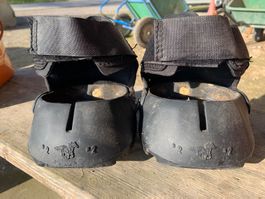 Neue Hufschuhe mit Winterstollen