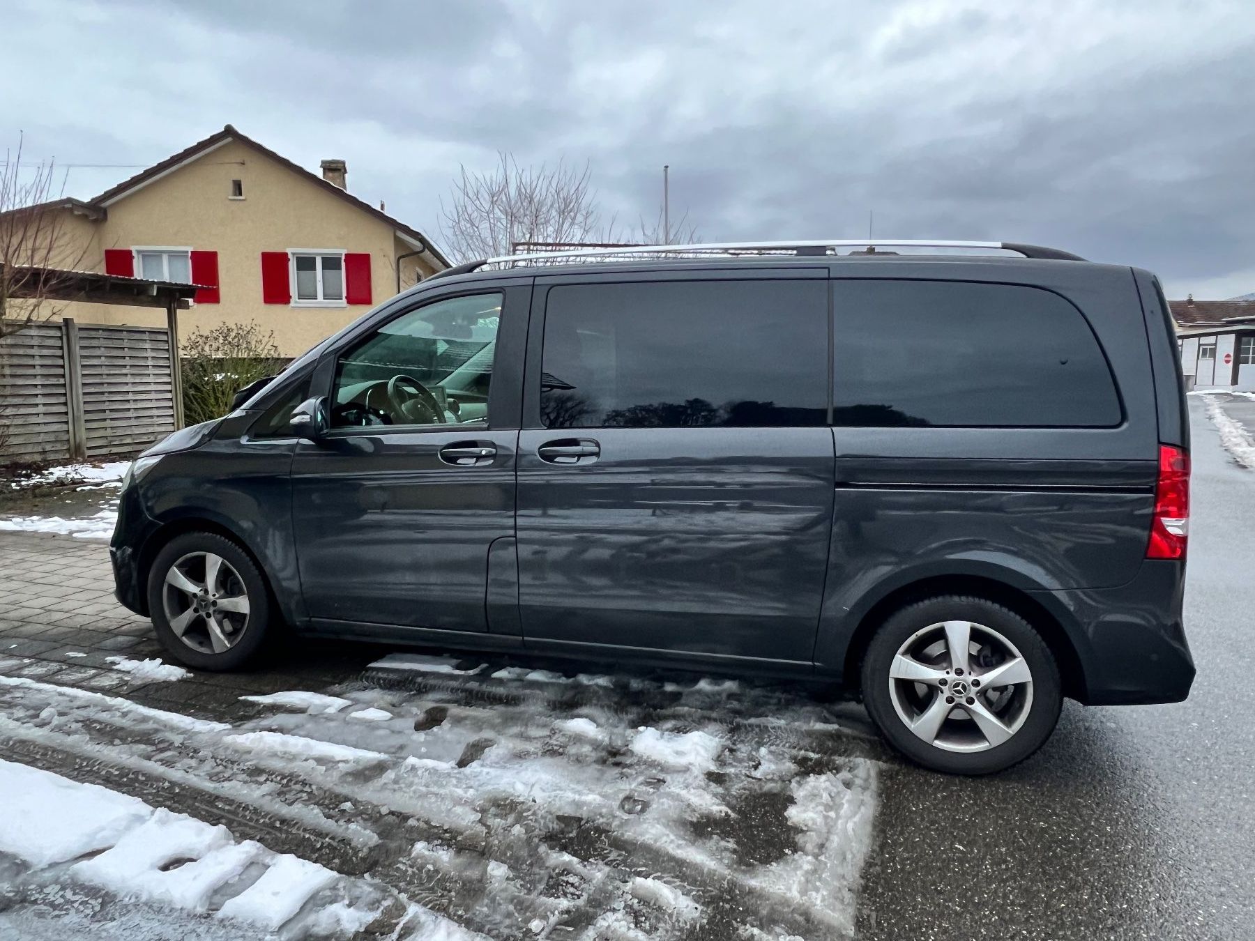 Mercedes-Benz Autos: Mercedes Benz V 220 d 9G-Tronic - Kompakt (Kurz) - Km 74000 – Gebraucht aus Othmarsingen von Lambretto