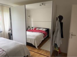 Swiss Mode Kleiderschrank zu verkaufen. Der Schrank ist in g