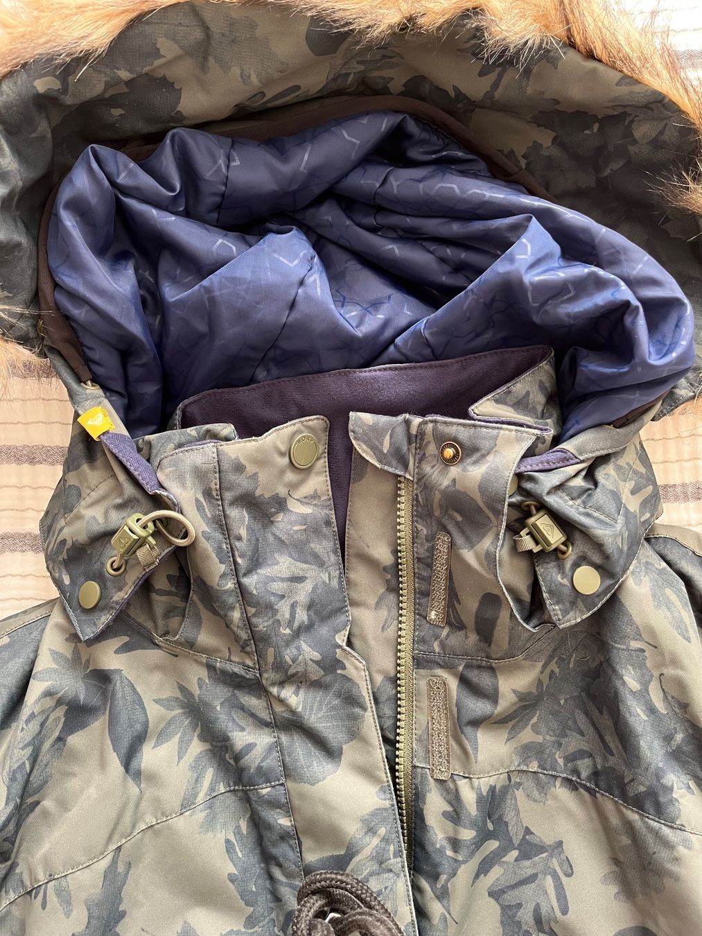 Roxy Sci: Roxy Ski-/ Snowboardjacke – Usato da Basel venduto da rey_d2s7 4