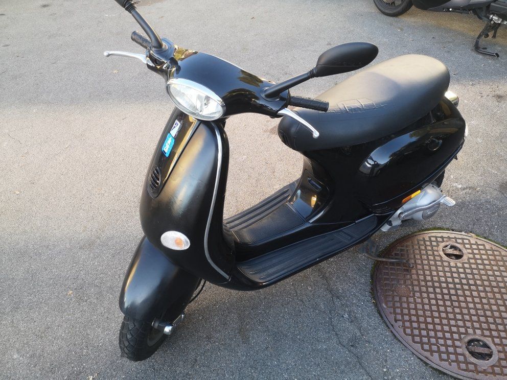 Scooters: Piaggio Vespa ET4 125 – Défectueux à Horw par Caverogmbh