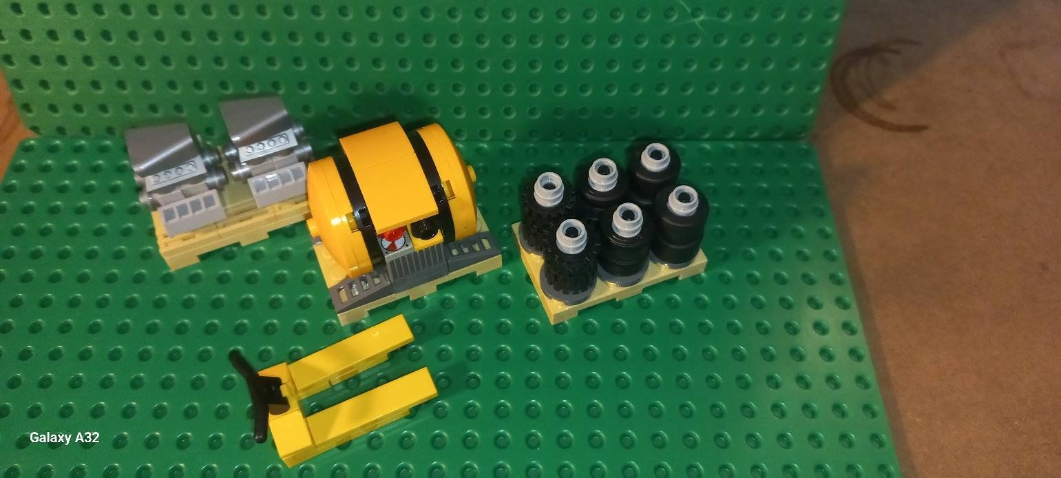 Lego Giocattoli: Ensemble de palettes et transpalettes Lego – Usato da La tour de treme venduto da Legocreation82 1