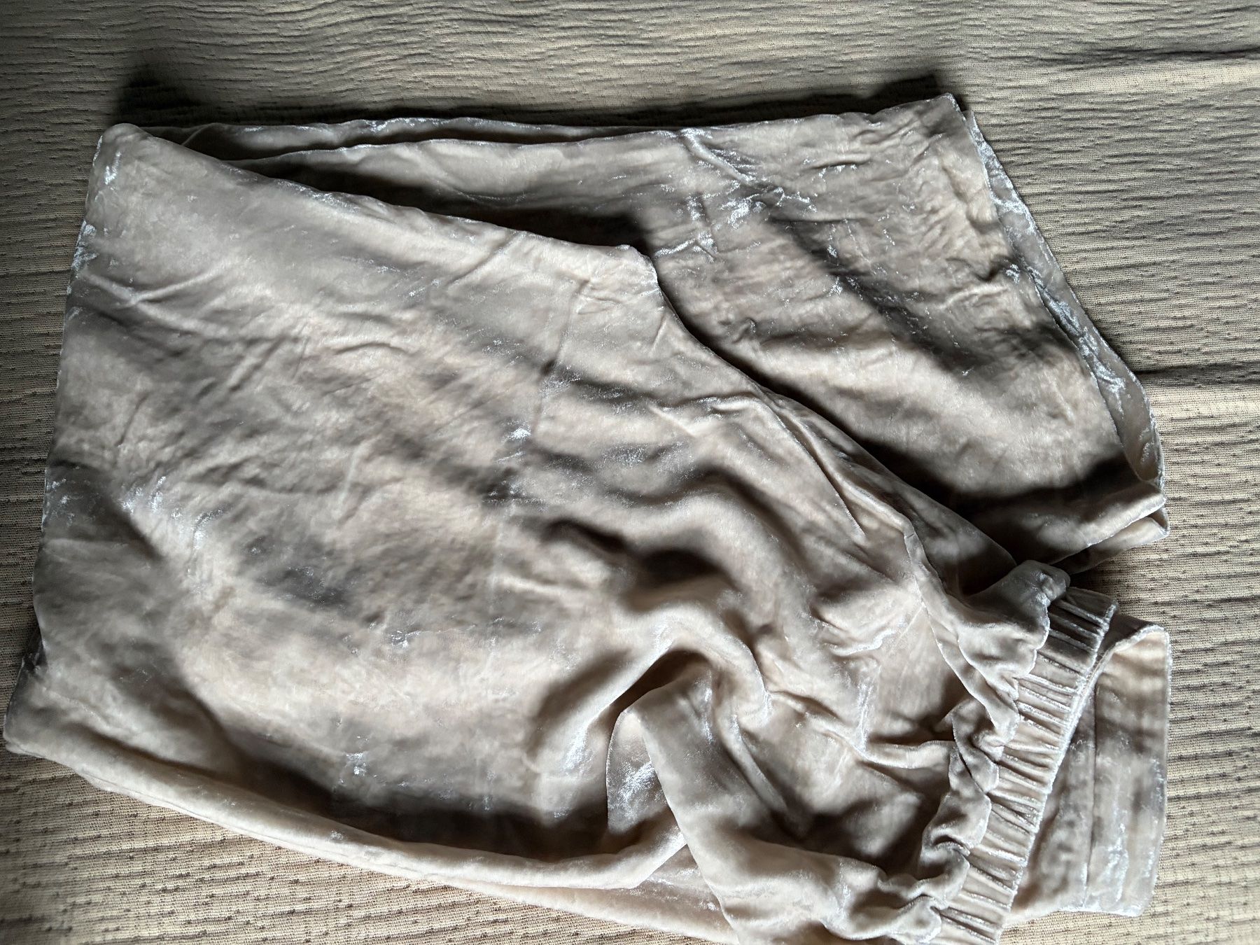 Massimo Dutti Pantaloni: Massimo Dutti Velvet Cream Trousers – Usato da Luzern venduto da AM2nd 3