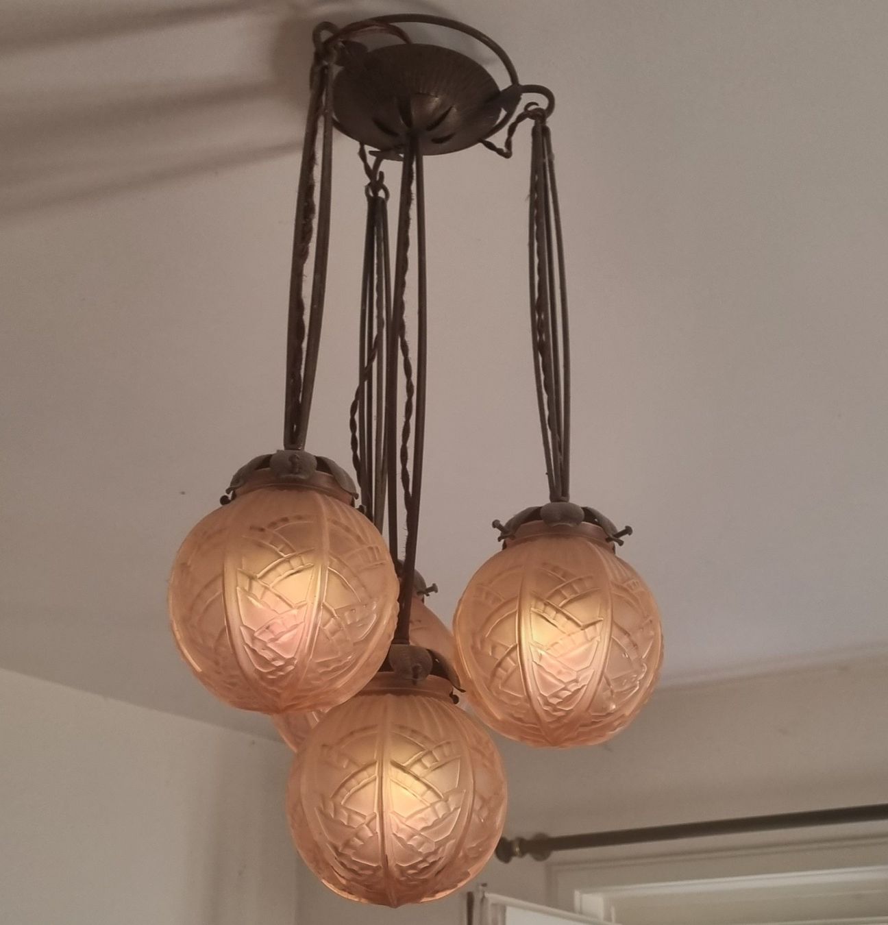 Lampadari & plafoniere: Art Deco Hängelampe mit Glaskugel, 4-flammig – Usato da Basel venduto da Jcva