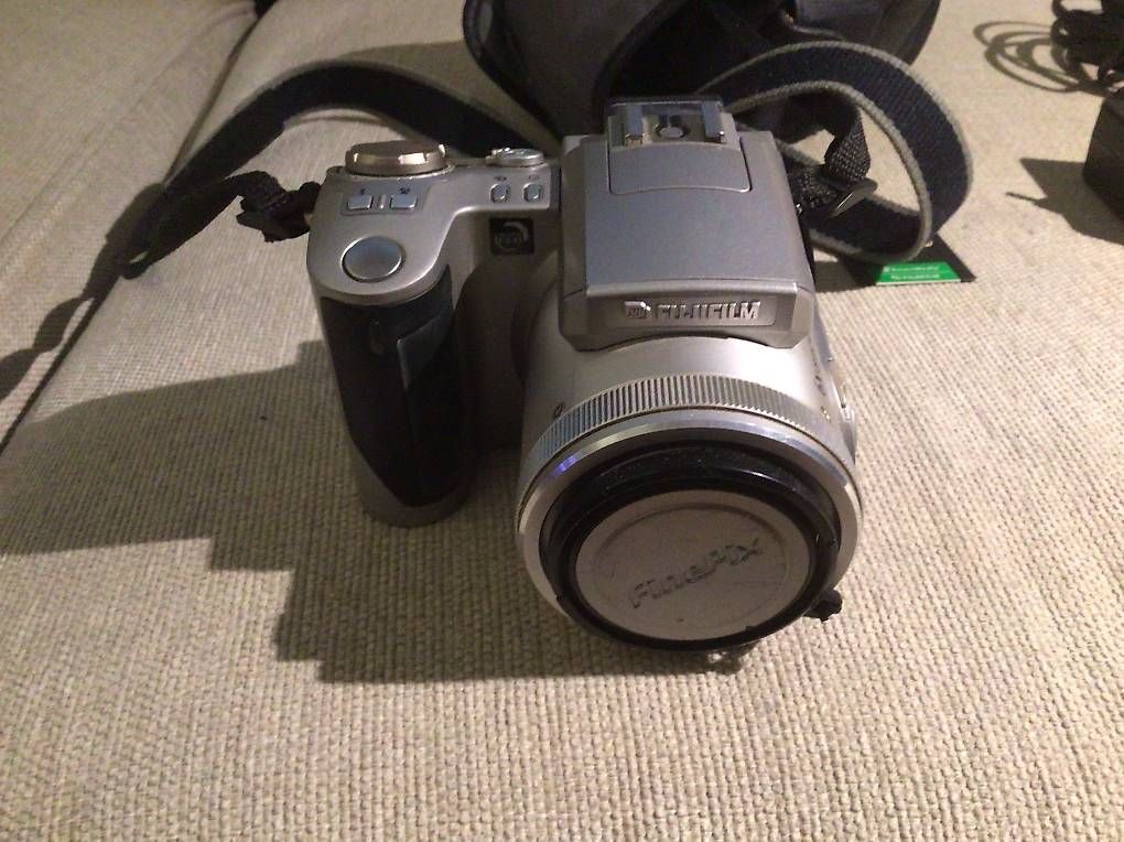 Appareil photo: Camera FUJI numérique  – D'occasion à Sion par Letuteur 2