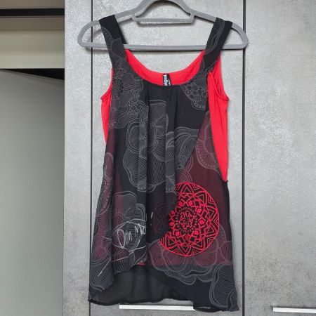 🐸 DESIGUAL LAYER TOP S MIT STICKEREI SCHWARZ ROT WIE NEU