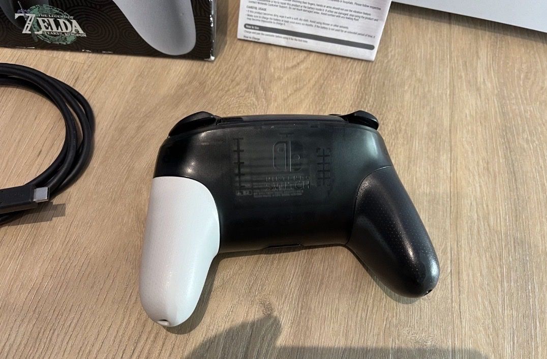 Nintendo Controller: Nintendo Switch Pro Controller Zelda Edition mit Kabel – Neu und originalverpackt aus St.Gallen von rslalfs 2