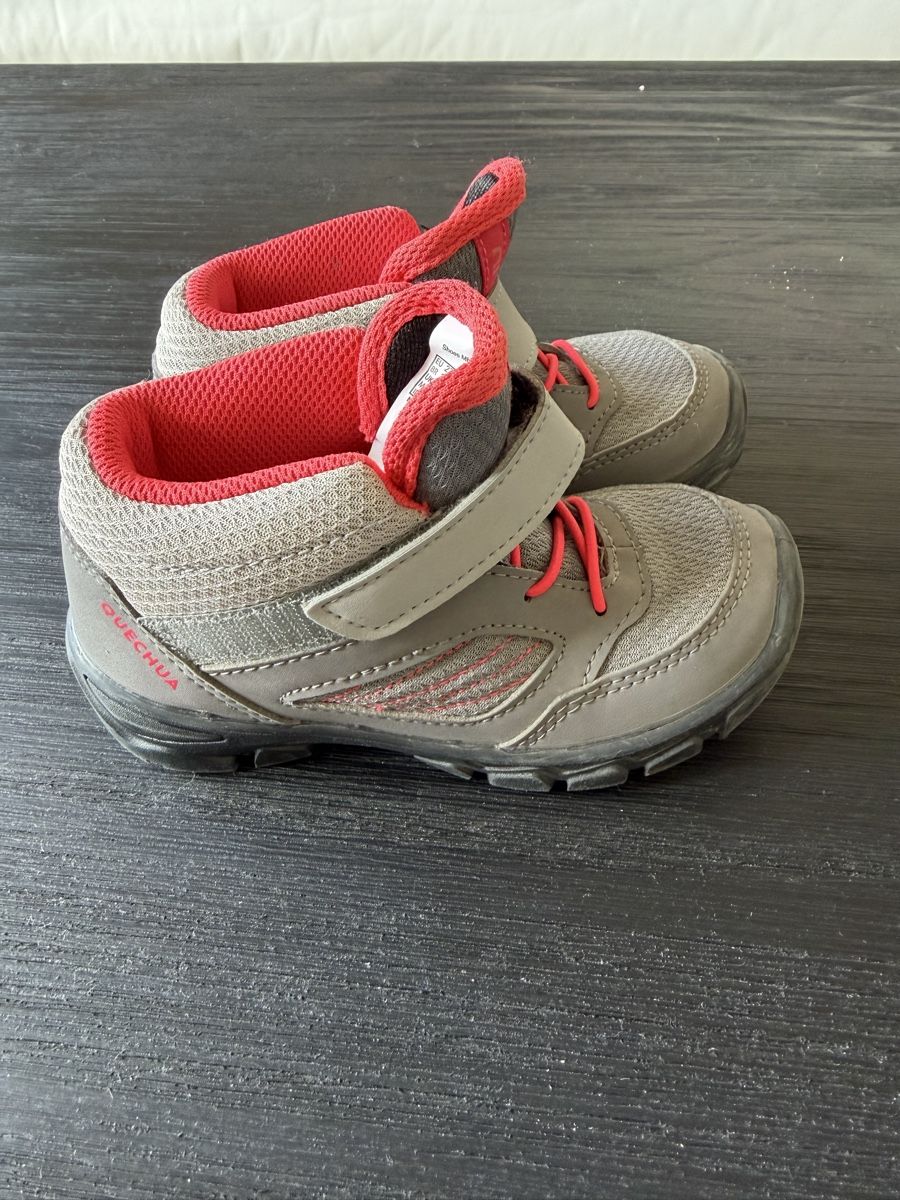 Scarpe per ragazzi: Chaussure enfant Quechua – Usato da Neuchatel venduto da frp_ncm6