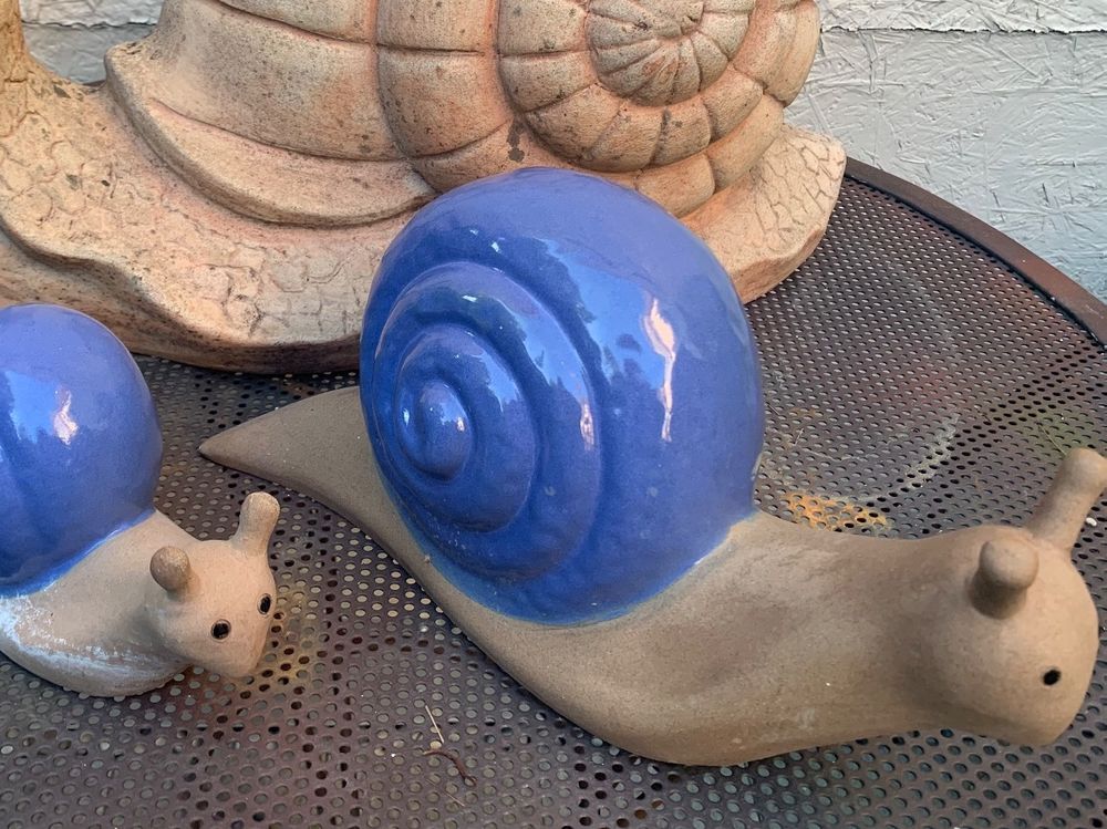 3 grosse SchneckenGartenfiguren Terrakotta mit blau Kaufen auf Ricardo
