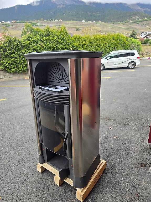 Stufe caminetto: poêle à pellets 12kW thermorossi – Usato da Vetroz venduto da Skyfides 4