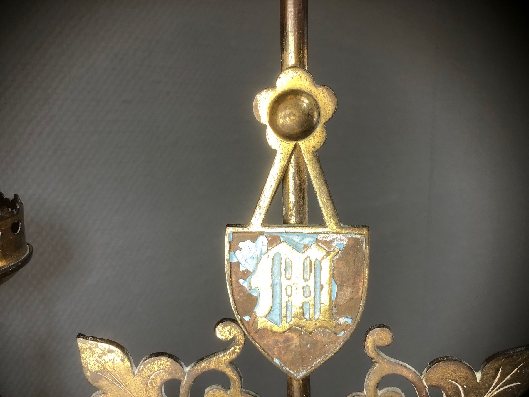 Portacandele: Kerzenständer mit Lilien & Wappen, Messing  Einzigartig – Usato da Laufenburg venduto da industrial-silence 2